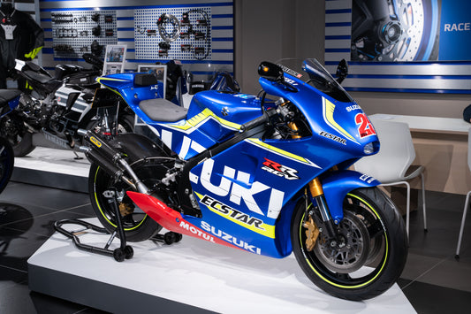Suzuki RGV250 Maverick Viñales Replica