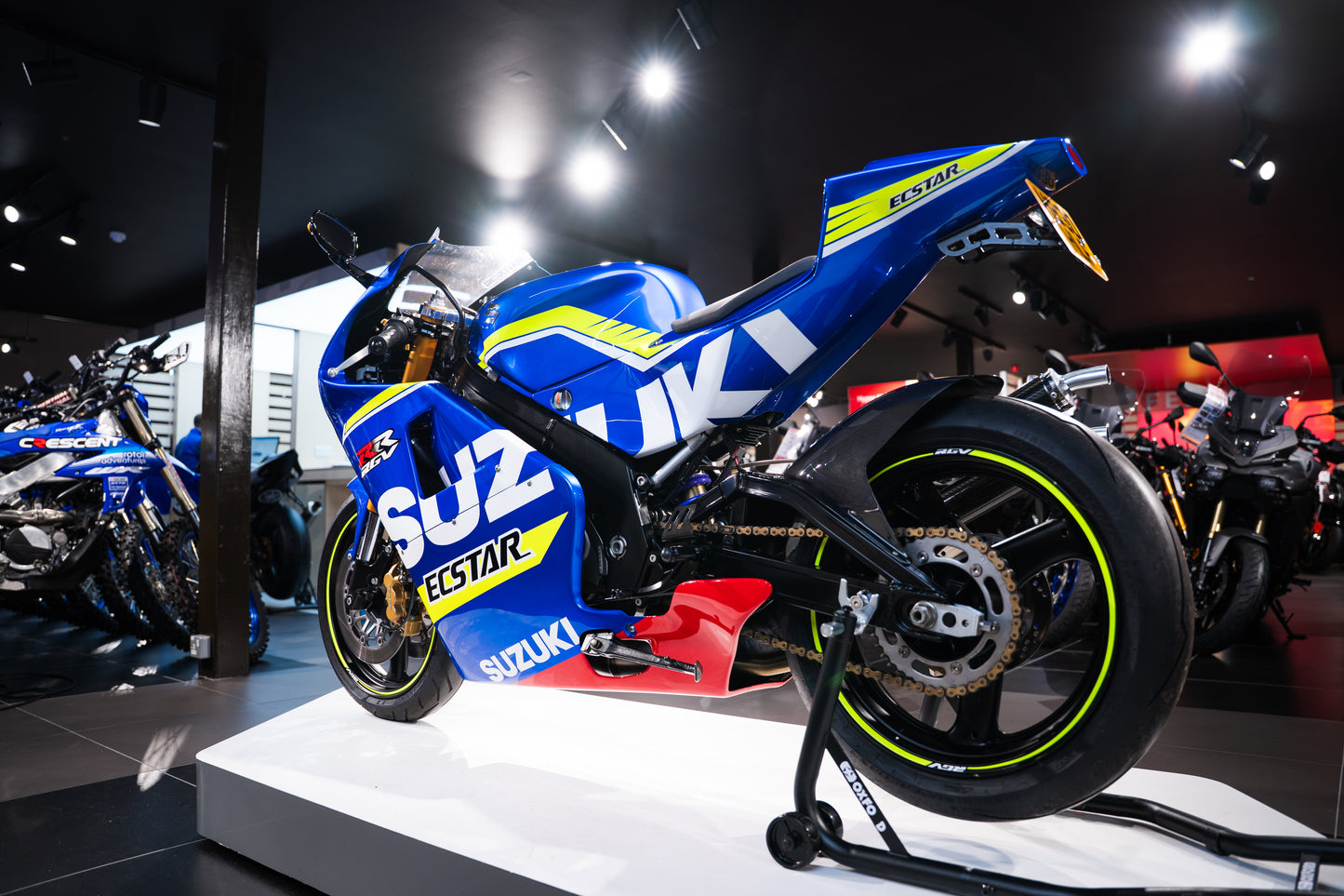 Suzuki RGV250 Maverick Viñales Replica