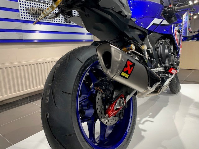Akrapovic Titanium Slip-on Silencer YZF-R1 – Crescent